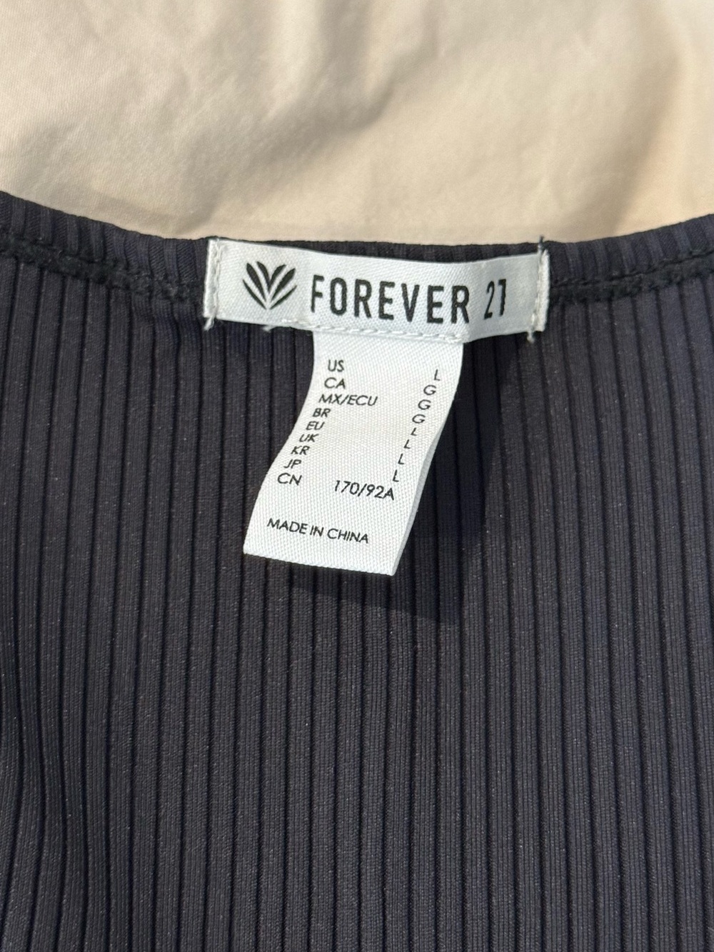Forever 21 Black Ribbed V-Neck Long Sleeve Crop Top - Picture 4 of 4